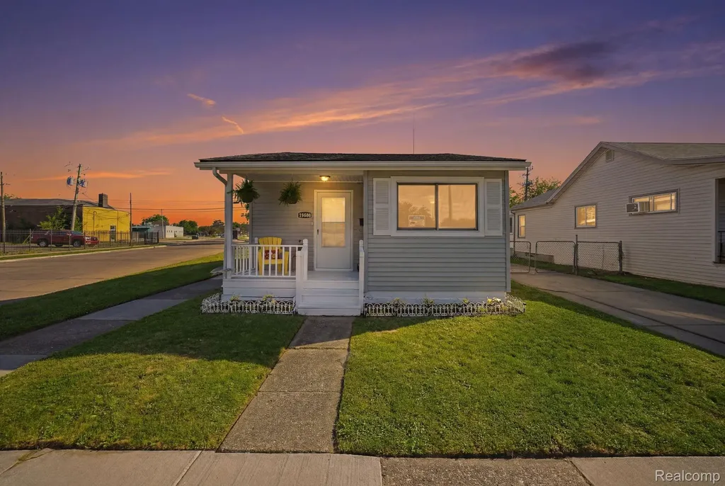 14890 Collinson Avenue Eastpointe City MI 48021