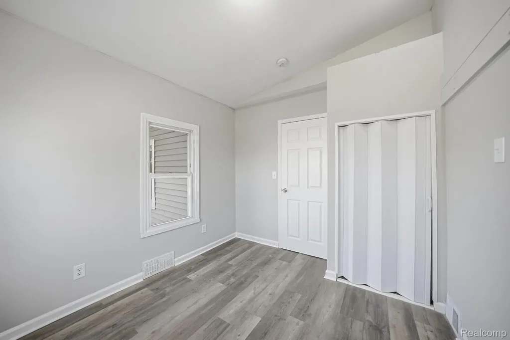 14890 Collinson Avenue Eastpointe City MI 48021