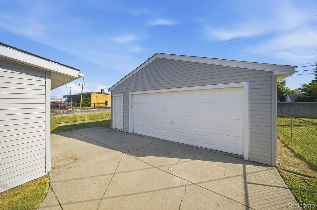 14890 Collinson Avenue Eastpointe City MI 48021