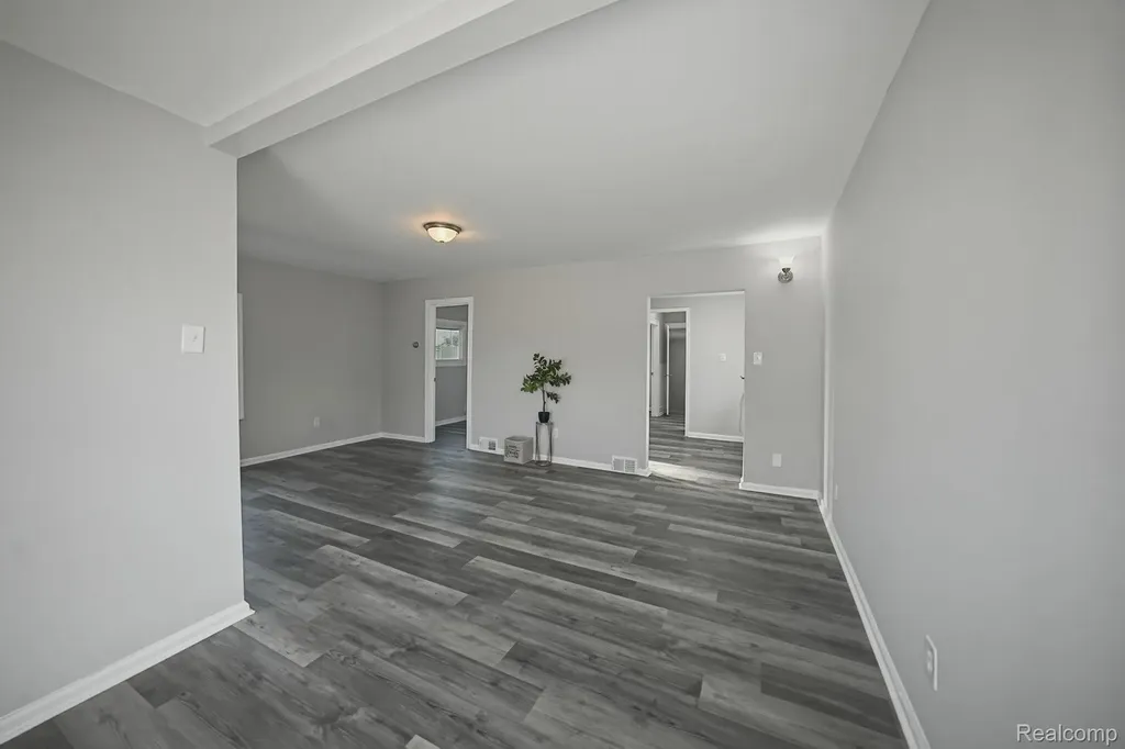 14890 Collinson Avenue Eastpointe City MI 48021