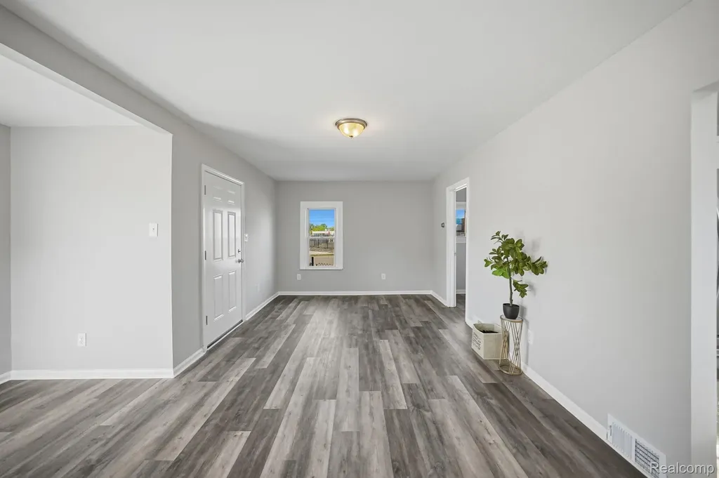 14890 Collinson Avenue Eastpointe City MI 48021