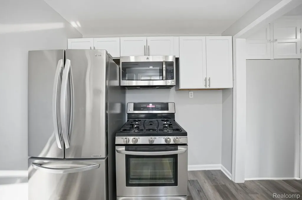 14890 Collinson Avenue Eastpointe City MI 48021
