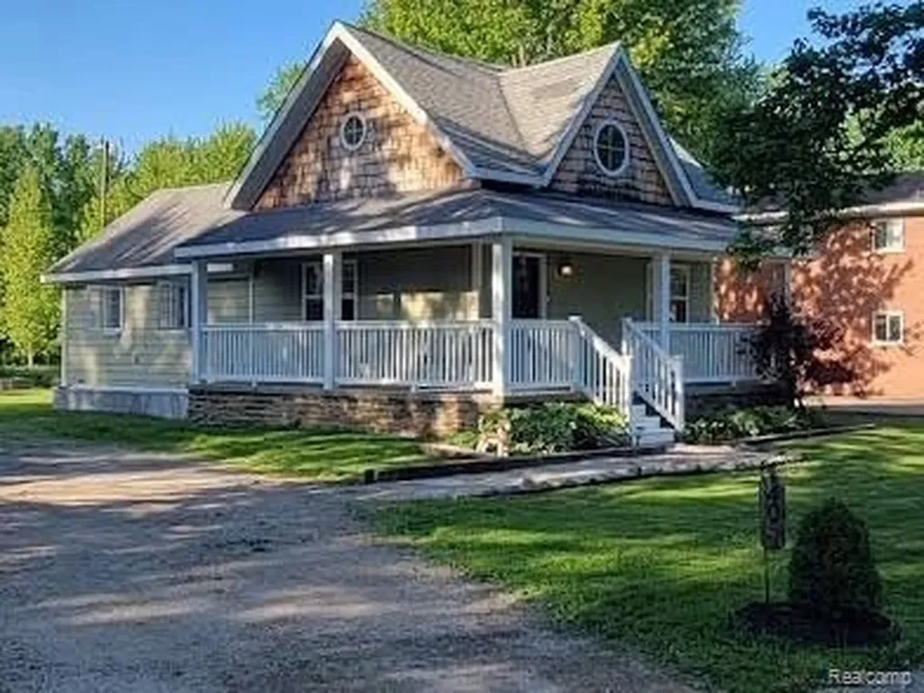 405 E Mill Street Capac Village MI 48014
