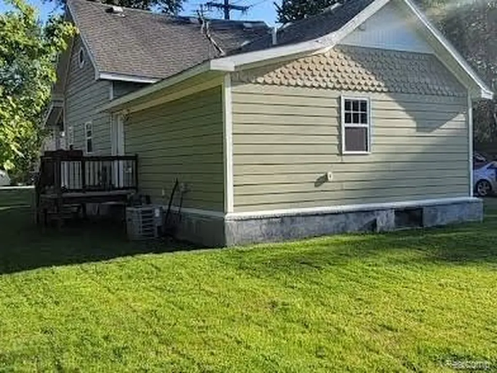405 E Mill Street Capac Village MI 48014