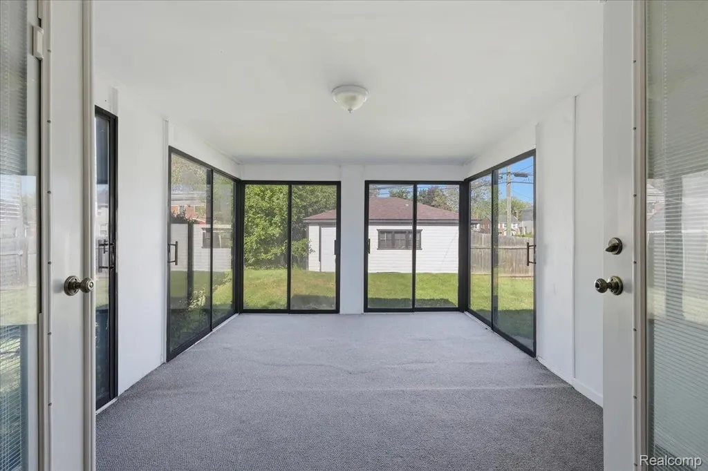 16779 Greenview Avenue Detroit City MI 48219
