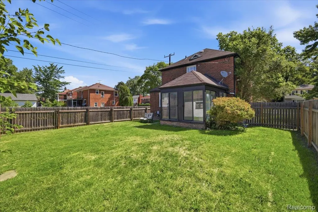 16779 Greenview Avenue Detroit City MI 48219