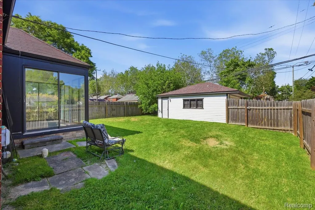 16779 Greenview Avenue Detroit City MI 48219