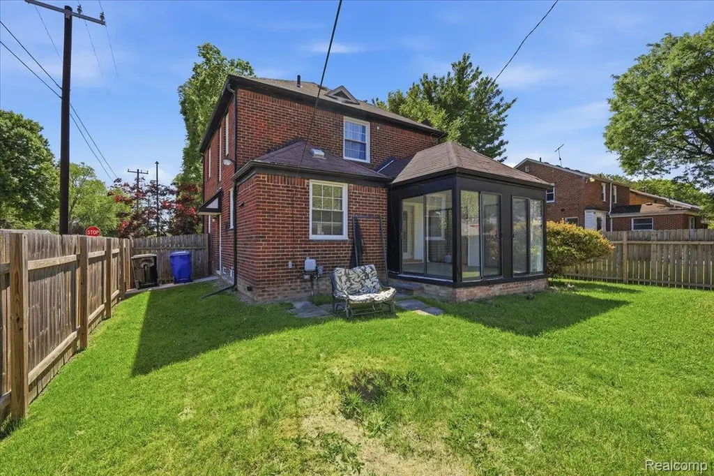16779 Greenview Avenue Detroit City MI 48219