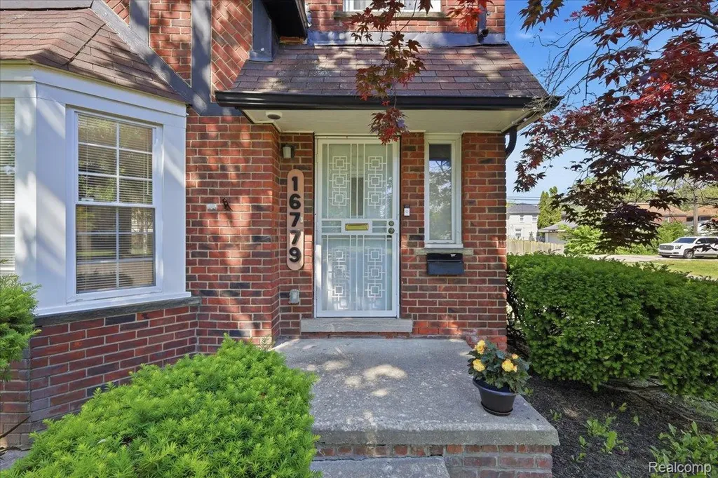 16779 Greenview Avenue Detroit City MI 48219