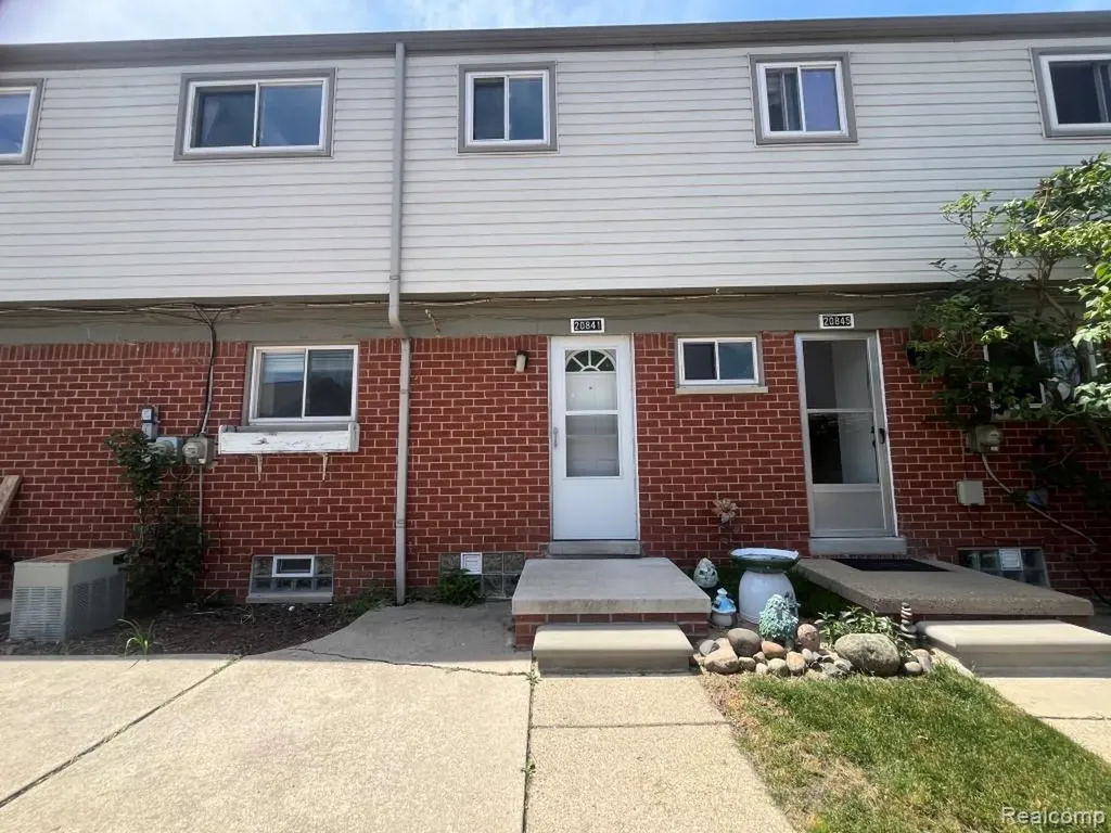 20841 Washington Roseville City MI 48066