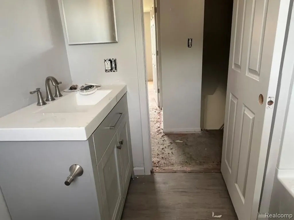 20841 Washington Roseville City MI 48066