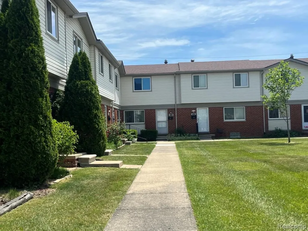 20841 Washington Roseville City MI 48066