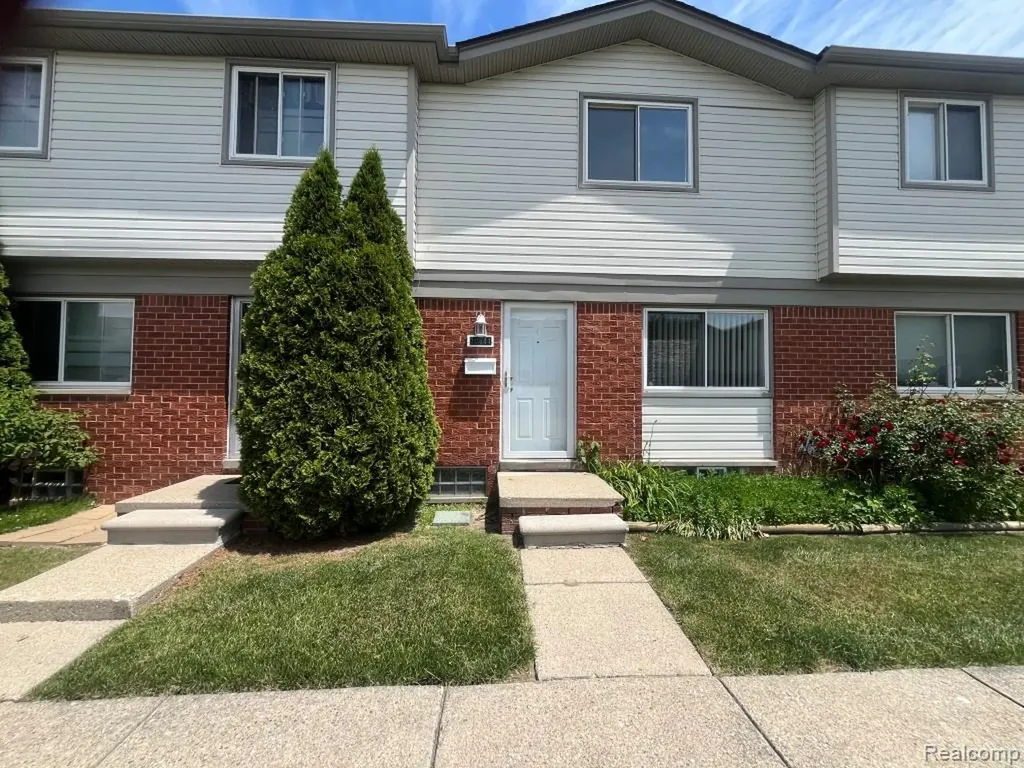 20841 Washington Roseville City MI 48066