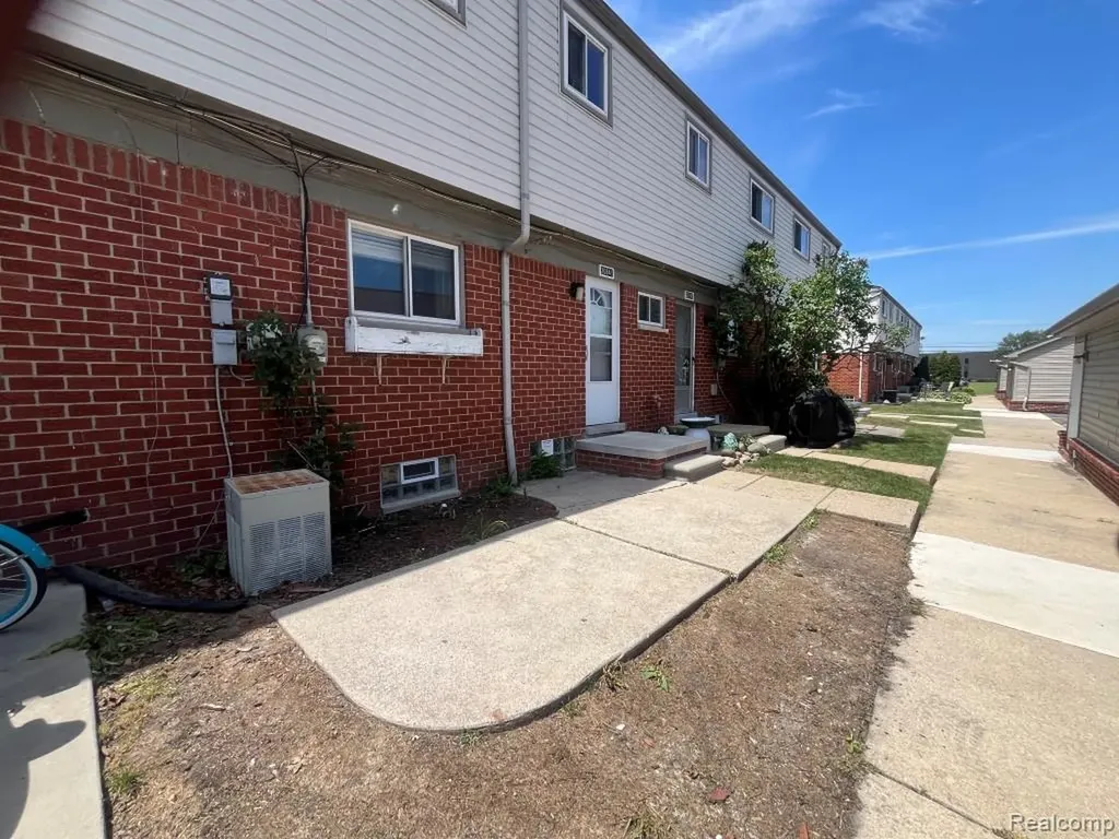 20841 Washington Roseville City MI 48066