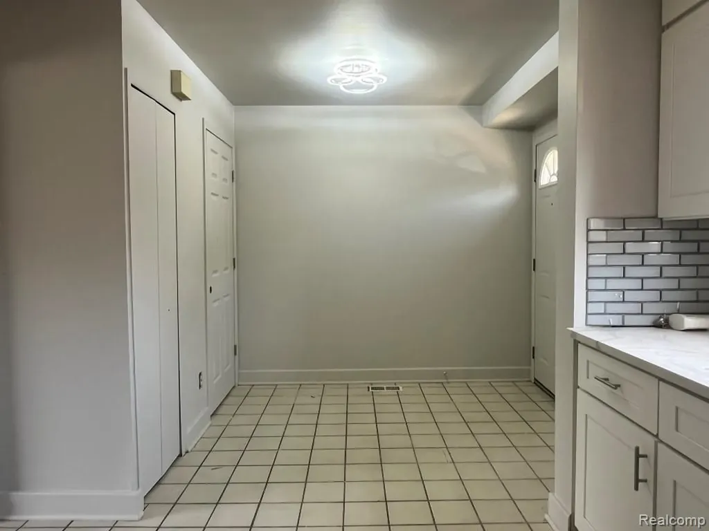 20841 Washington Roseville City MI 48066