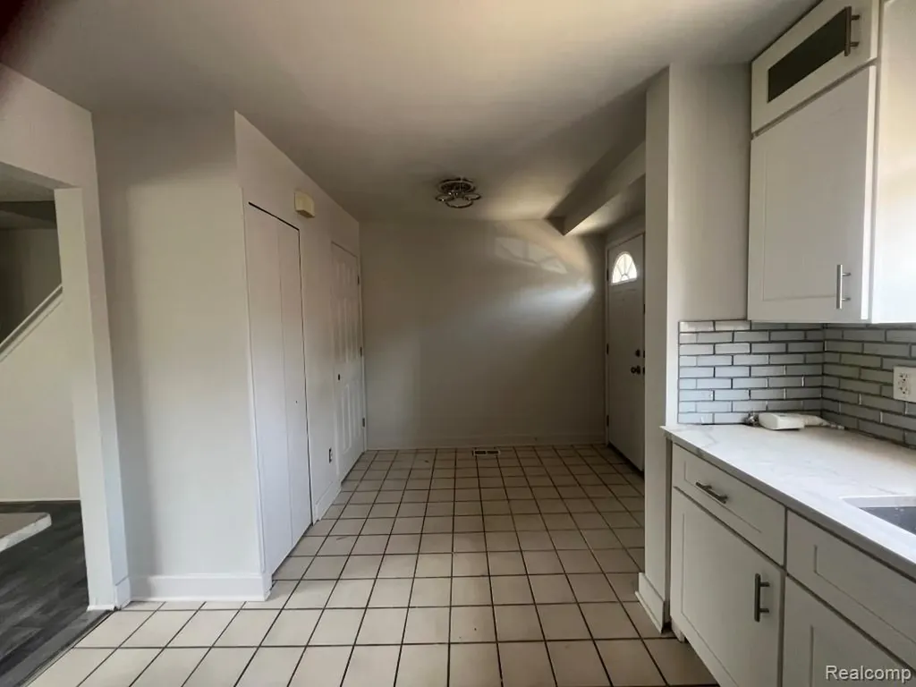 20841 Washington Roseville City MI 48066