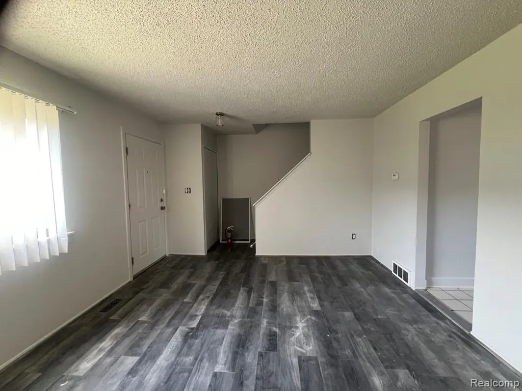 20841 Washington Roseville City MI 48066