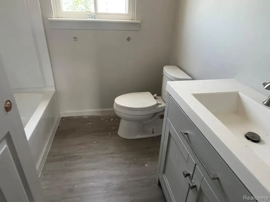 20841 Washington Roseville City MI 48066