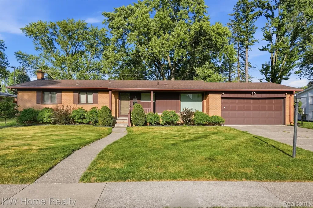 16850 Surrey Street Livonia City MI 48154