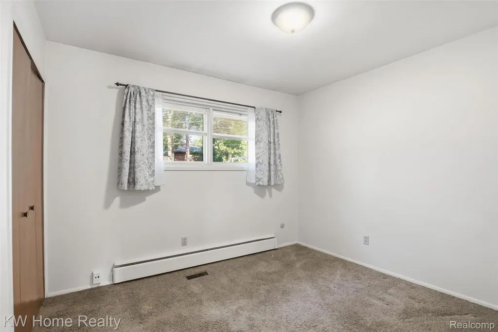 16850 Surrey Street Livonia City MI 48154