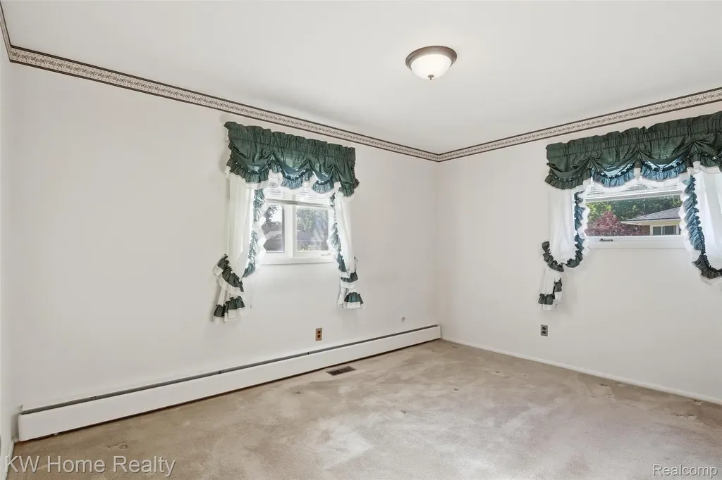 16850 Surrey Street Livonia City MI 48154