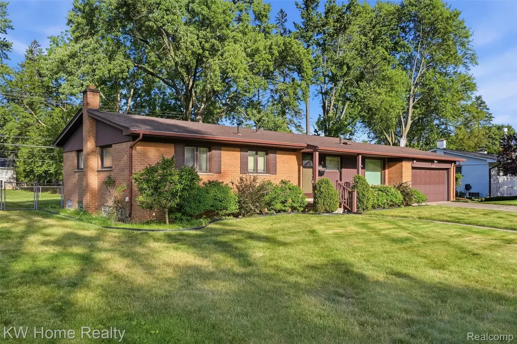 16850 Surrey Street Livonia City MI 48154