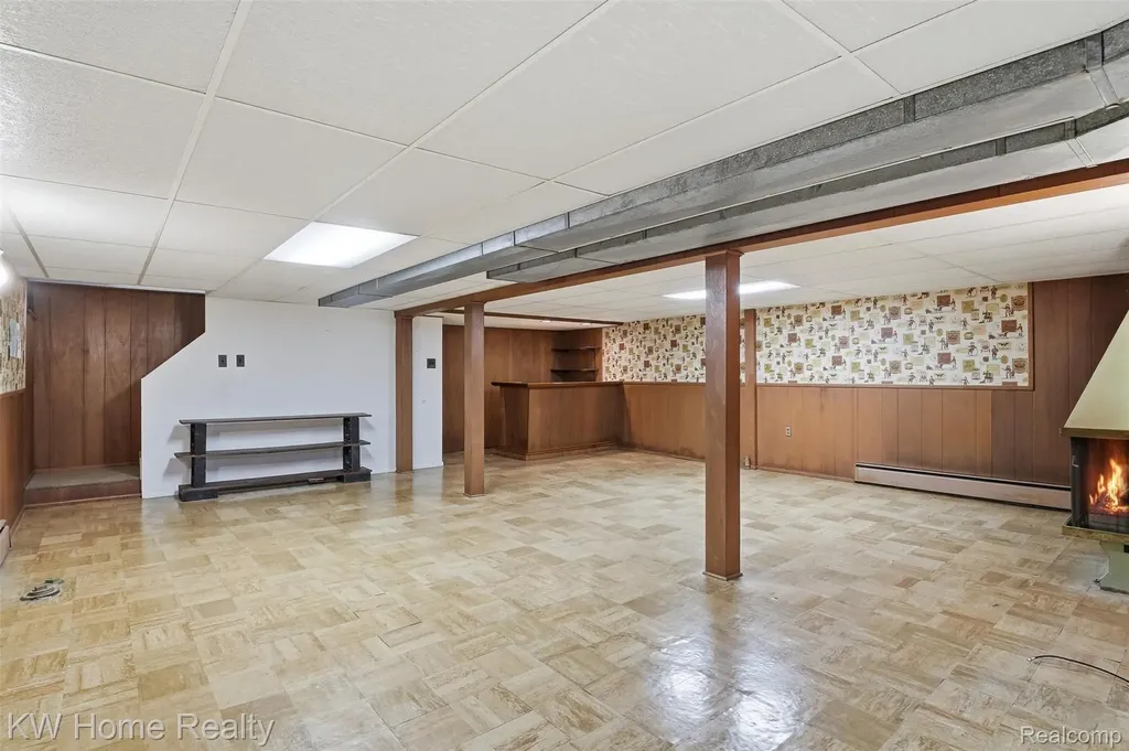 16850 Surrey Street Livonia City MI 48154