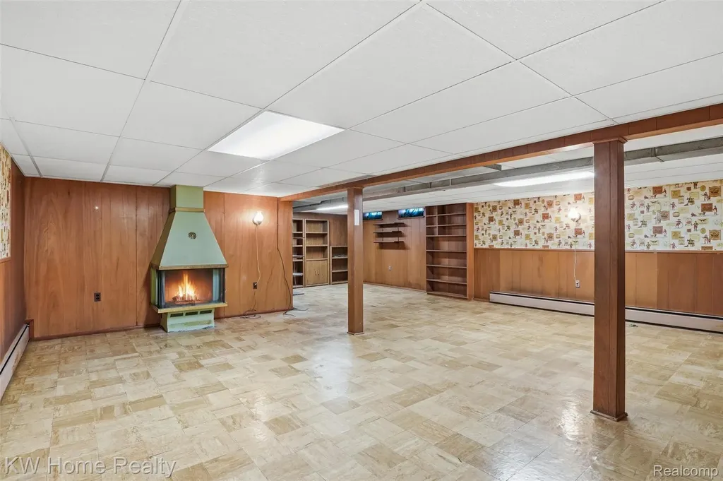 16850 Surrey Street Livonia City MI 48154