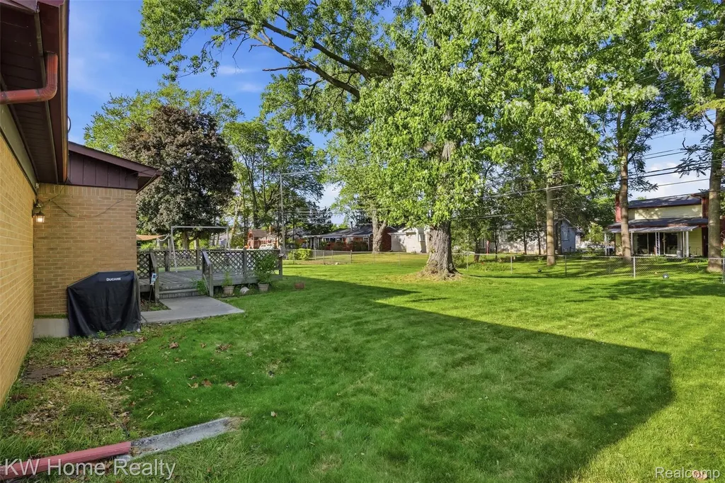 16850 Surrey Street Livonia City MI 48154