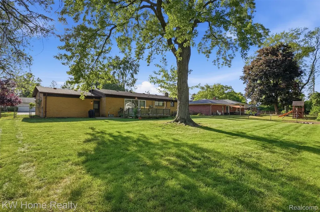 16850 Surrey Street Livonia City MI 48154