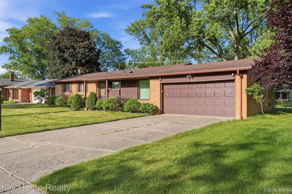 16850 Surrey Street Livonia City MI 48154