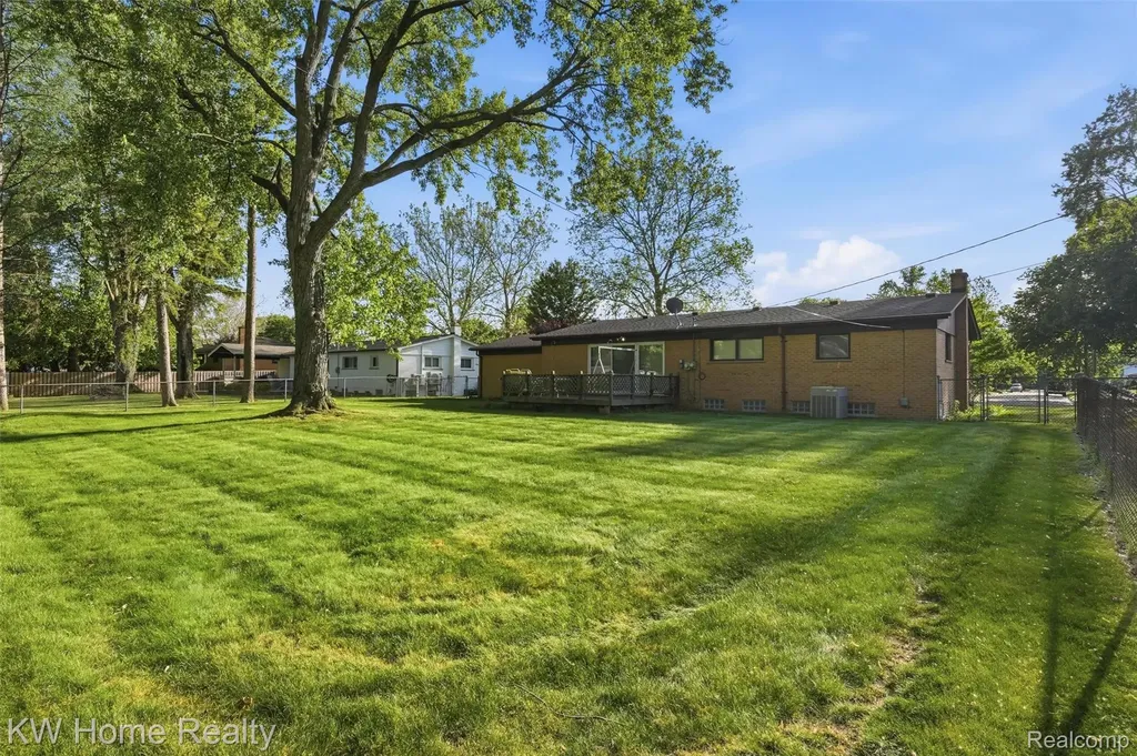 16850 Surrey Street Livonia City MI 48154