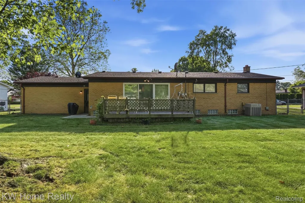 16850 Surrey Street Livonia City MI 48154