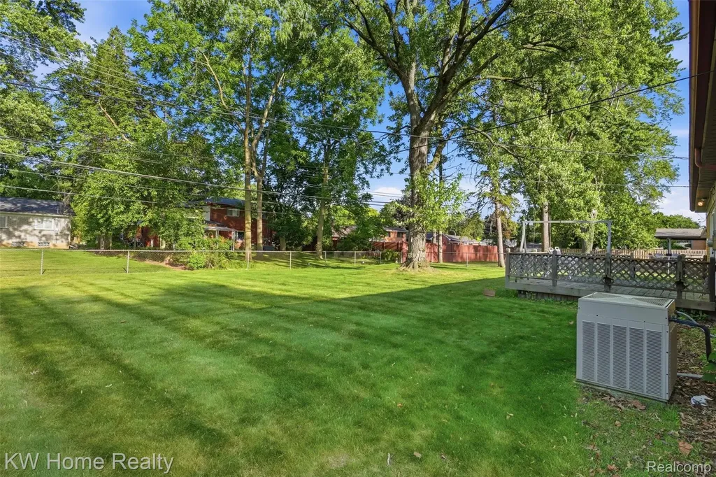 16850 Surrey Street Livonia City MI 48154