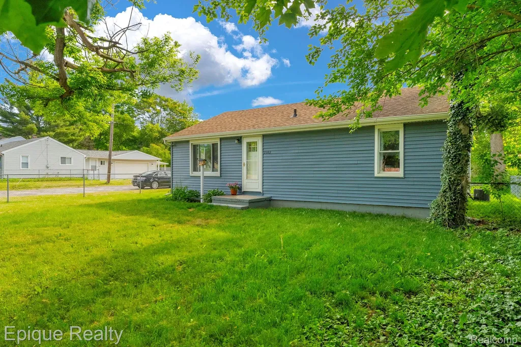 2182 N Center Road Burton City MI 48509