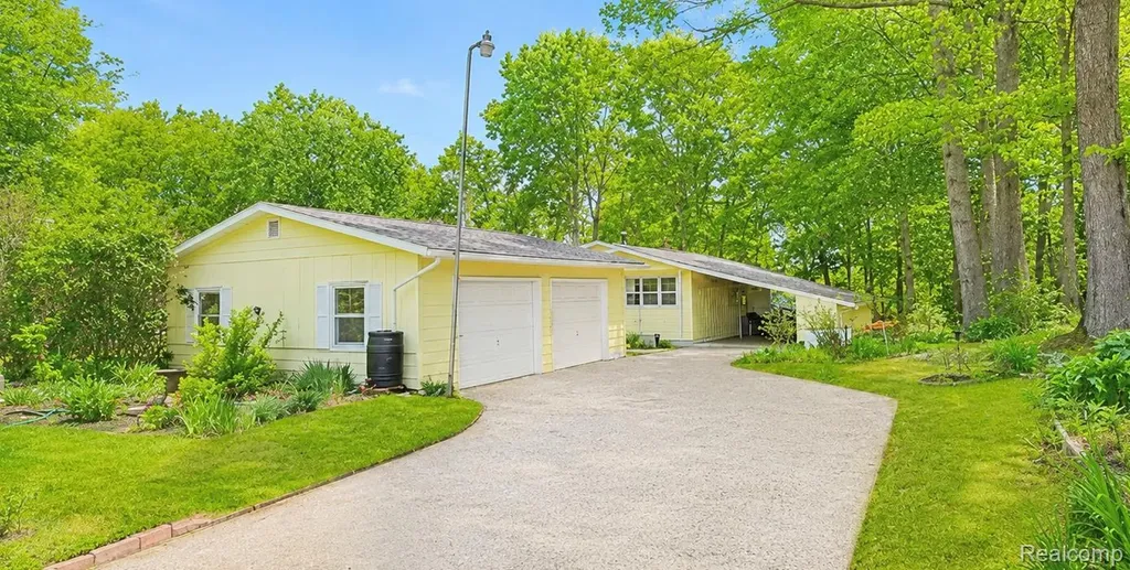 4840 N Flint Road Edenville Township MI 48657