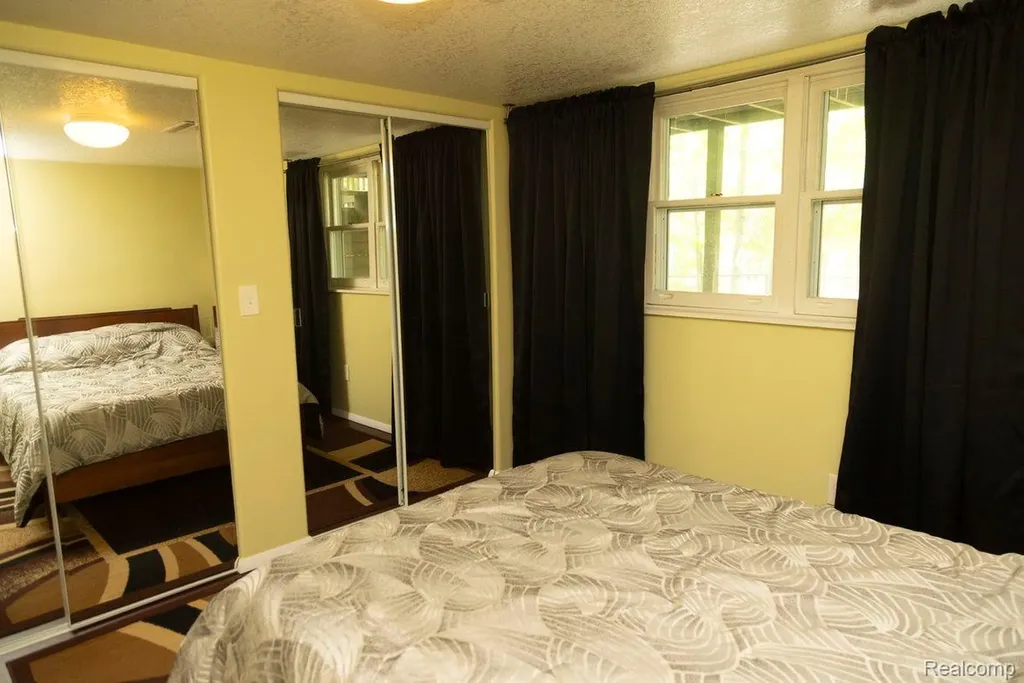 4840 N Flint Road Edenville Township MI 48657