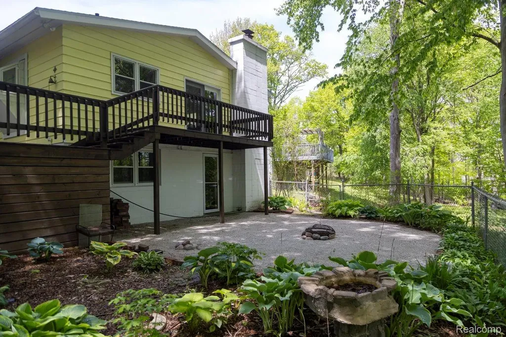 4840 N Flint Road Edenville Township MI 48657