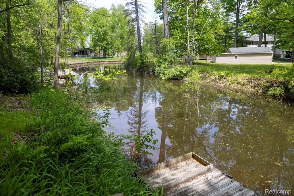 4840 N Flint Road Edenville Township MI 48657