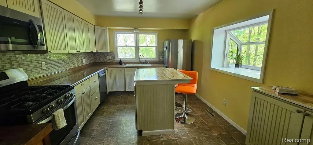 4840 N Flint Road Edenville Township MI 48657