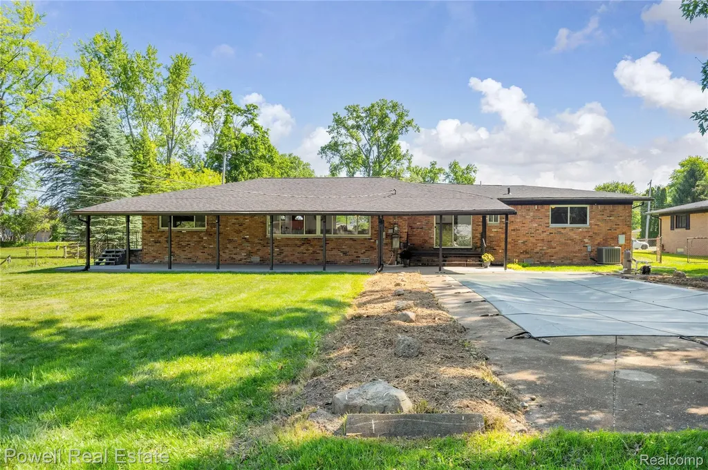 24139 Philip Drive Southfield City MI 48075