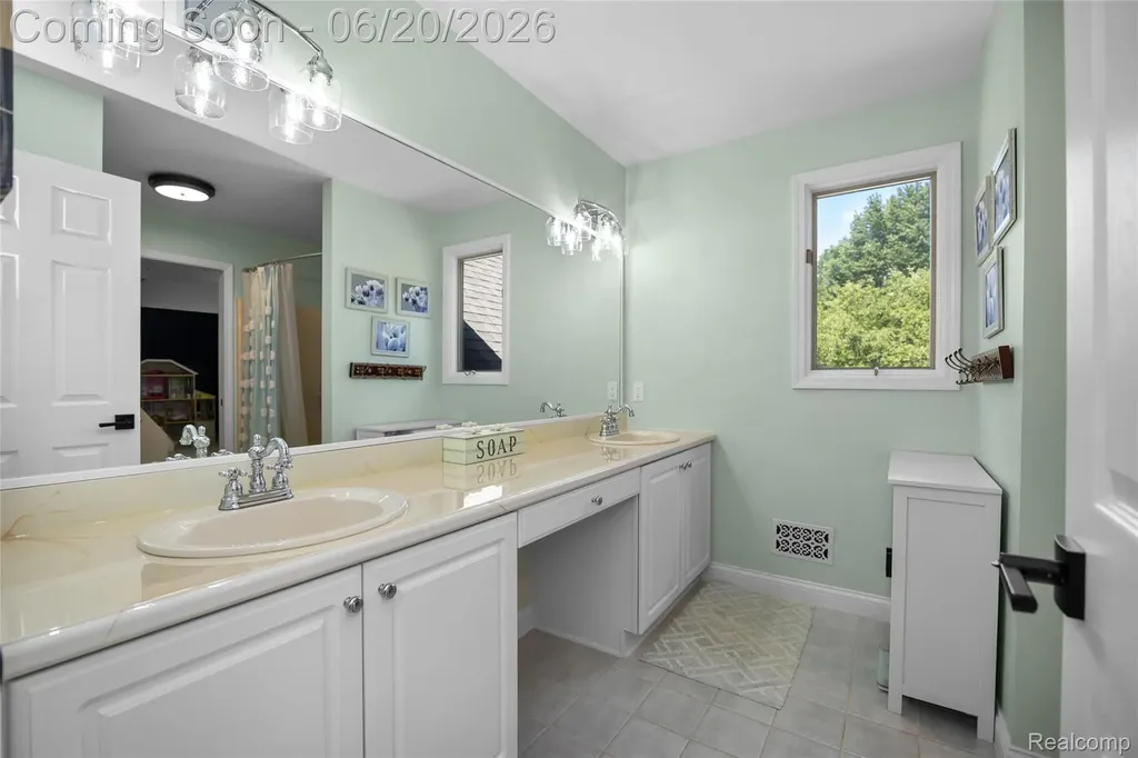 5287 Ridge Trail N Independence Charter Township MI 48348