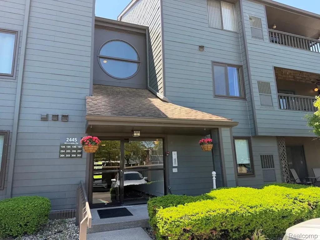 2445 Riverside Drive Trenton City MI 48183