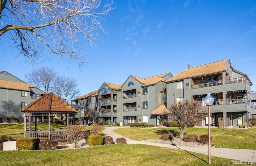 2445 Riverside Drive Trenton City MI 48183