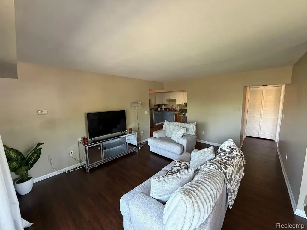 2445 Riverside Drive Trenton City MI 48183
