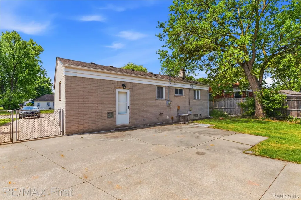 22913 Masonic Boulevard St. Clair Shores City MI 48082