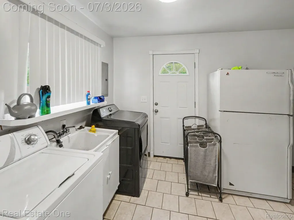 10637 Jackson Street Van Buren Charter Township MI 48111