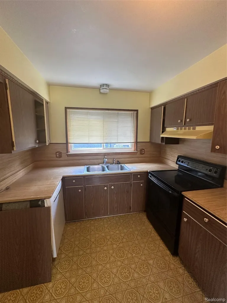 1111 Langley Boulevard Clawson City MI 48017