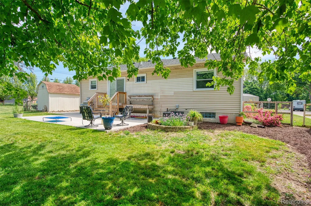 903 Jones Street Howell City MI 48843