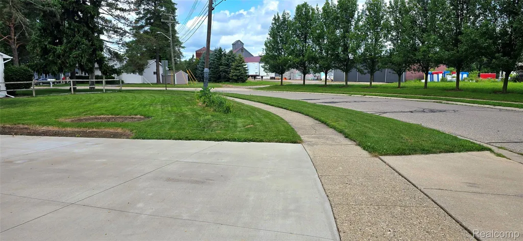 903 Jones Street Howell City MI 48843